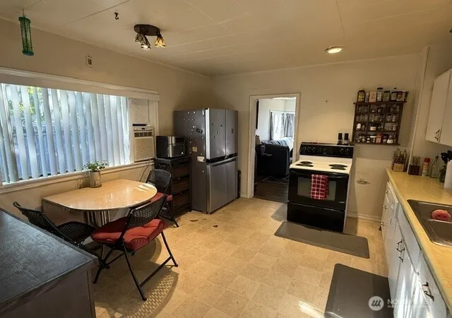 Photo 4 of Sale Pending at 4802 S American Lake Blvd, Tacoma, WA 98409 | MLS# NWM2584789 | Listing updated on 2026-09-21
