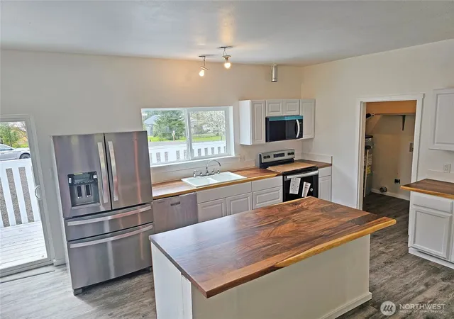 Photo 3 of Single family home for sale at 113 Leroy Rd, Randle, WA 98377 | MLS# NWM2584803 | Listing updated on 2026-09-19