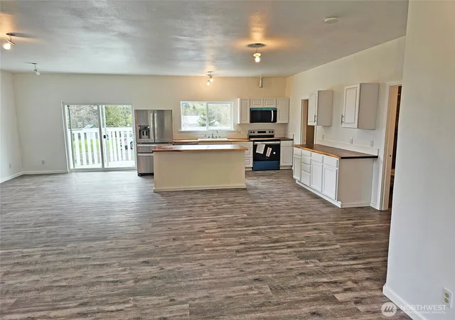 Photo 3 of Single family home for sale at 113 Leroy Rd, Randle, WA 98377 | MLS# NWM2584803 | Listing updated on 2026-09-19