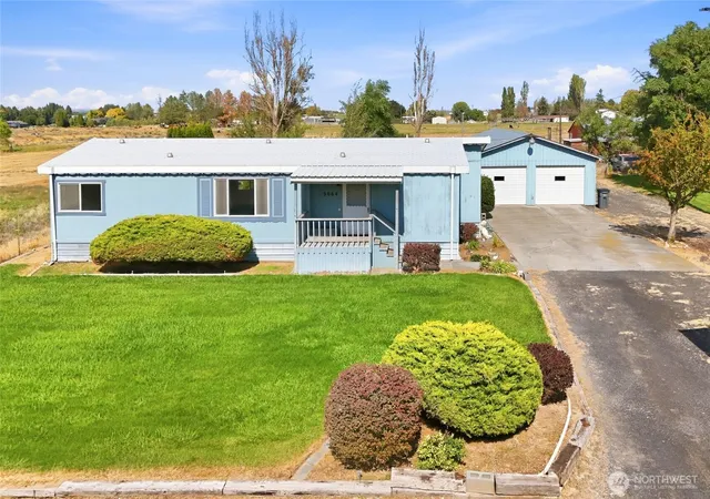Photo 2 of Sale Pending at 9664 Ne Maple Dr, Moses Lake, WA 98837 | MLS# NWM2584832 | Listing updated on 2026-09-24