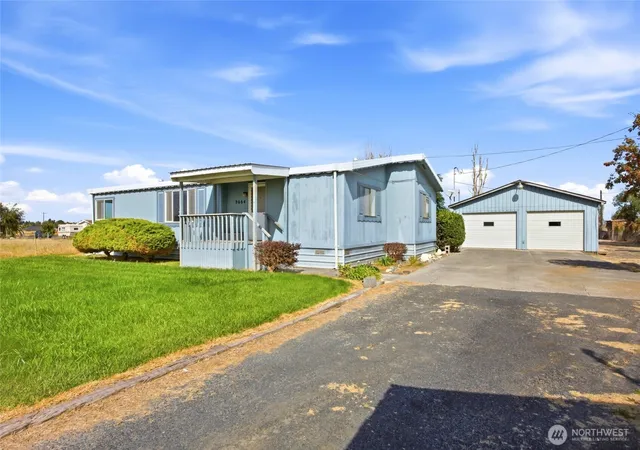 Photo 3 of Sale Pending at 9664 Ne Maple Dr, Moses Lake, WA 98837 | MLS# NWM2584832 | Listing updated on 2026-09-24