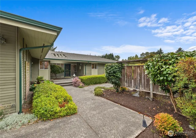 Photo 2 of Single family home for sale at 8910 Whitechuck Dr, Everett, WA 98208 | MLS# NWM2584833 | Listing updated on 2026-09-23
