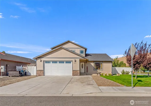 Photo 4 of Single family home for sale at 1412 Denny Pl, Rock Island, WA 98850 | MLS# NWM2584838 | Listing updated on 2026-09-24