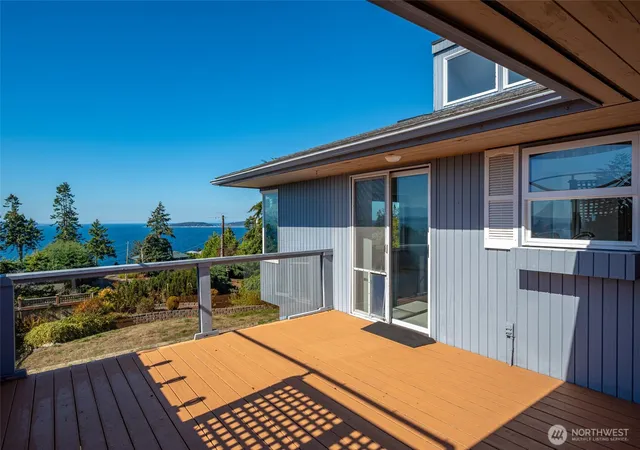 Photo 4 of Single family home for sale at 1831 Fircrest Ave, Coupeville, WA 98239 | MLS# NWM2584839 | Listing updated on 2026-10-02