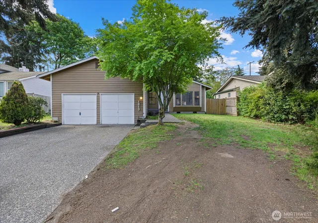 Photo 3 of Single family home for sale at 1813 Sw 355th Place, Federal Way, WA 98023 | MLS# NWM2584846 | Listing updated on 2026-09-25