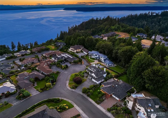 Photo 3 of Sale Pending at 6613 136th Place Sw, Edmonds, WA 98026 | MLS# NWM2584852 | Listing updated on 2026-09-29