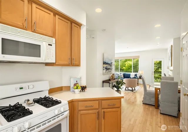 Photo 4 of Townhouse for sale at 15428 135th Place NE #36B, Woodinville, WA 98072 | MLS# NWM2584856 | Listing updated on 2026-09-23