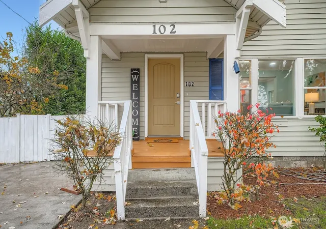 Photo 2 of Single family home for sale at 102 North St Ne, Auburn, WA 98002 | MLS# NWM2584857 | Listing updated on 2026-09-19