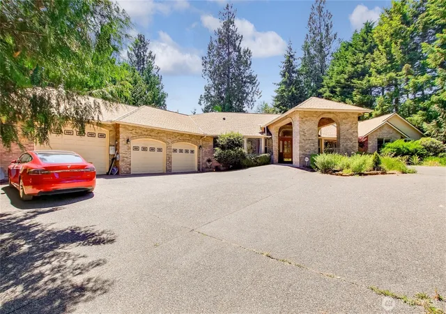 Photo 4 of Single family home for sale at 116 143rd Street SW, Lynnwood, WA 98087 | MLS# NWM2584859 | Listing updated on 2026-10-02