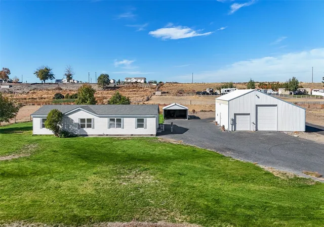 Photo 1 of Sale Pending at 5748 Se Rd J2, Moses Lake, WA 98837 | MLS# NWM2584861 | Listing updated on 2026-10-27