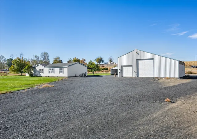 Photo 2 of Sale Pending at 5748 Se Rd J2, Moses Lake, WA 98837 | MLS# NWM2584861 | Listing updated on 2026-10-27
