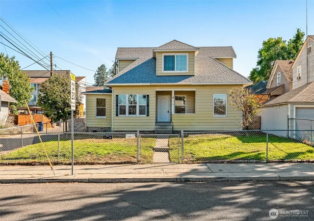 Photo 1 of Multi family home for sale at 415 Palouse St, Wenatchee, WA 98801 | MLS# NWM2584876 | Listing updated on 2026-10-01