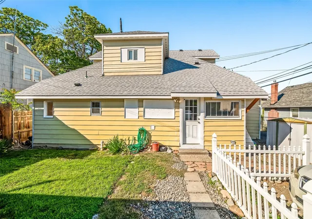 Photo 2 of Multi family home for sale at 415 Palouse St, Wenatchee, WA 98801 | MLS# NWM2584876 | Listing updated on 2026-10-01