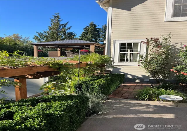 Photo 2 of Single family home for sale at 17514 W Riverside Dr, Bothell, WA 98011 | MLS# NWM2584882 | Listing updated on 2026-09-26