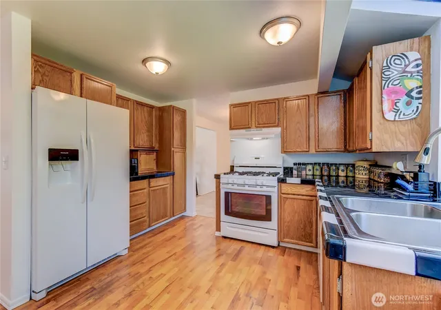 Photo 4 of Single family home for sale at 1125 South 23rd, Renton, WA 98055 | MLS# NWM2584899 | Listing updated on 2026-09-24