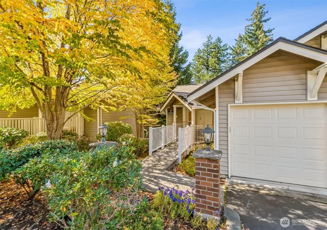 Condo for sale at 18555 NE 57th Street #18555, Redmond, WA 98052 | MLS# NWM2584905