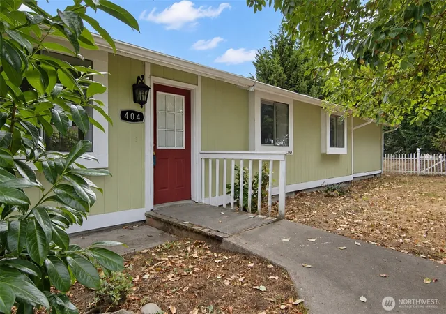 Photo 2 of Single family home for sale at 404 Edwards St Nw, Yelm, WA 98597 | MLS# NWM2584910 | Listing updated on 2026-09-21