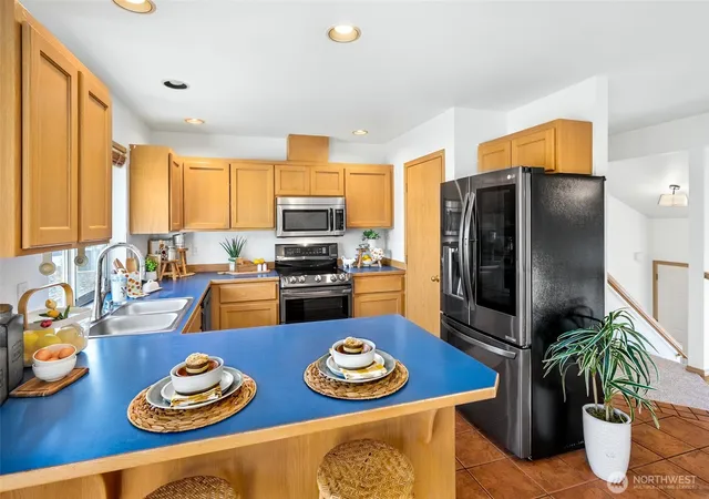 Photo 4 of Single family home for sale at 7417 3rd Drive W, Everett, WA 98203 | MLS# NWM2584914 | Listing updated on 2026-10-01