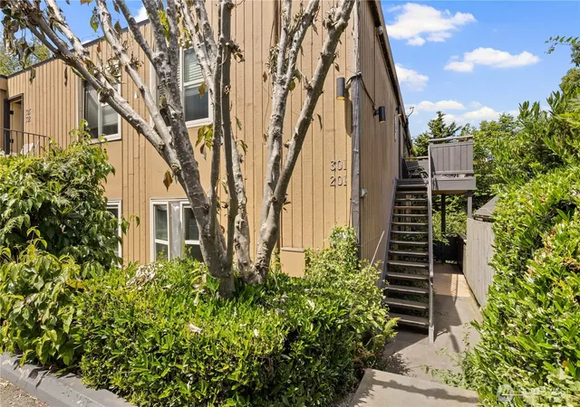 Photo 3 of Multi family home for sale at 163 Etruria St, Seattle, WA 98109 | MLS# NWM2584915 | Listing updated on 2026-09-18