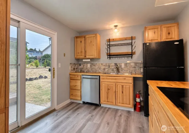 Photo 4 of Single family home for sale at 1511 N James St, Tacoma, WA 98406 | MLS# NWM2584924 | Listing updated on 2026-09-24