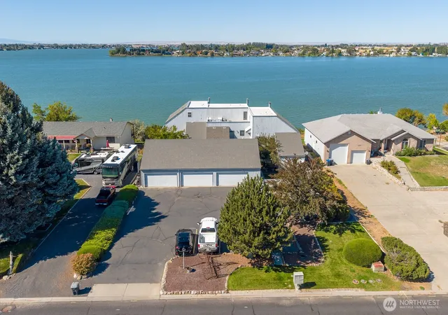 Photo 3 of Condo for sale at 2512 W Marina Dr #6, Moses Lake, WA 98837 | MLS# NWM2584929 | Listing updated on 2026-09-23