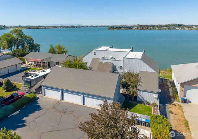 Photo 3 of Condo for sale at 2512 W Marina Dr #6, Moses Lake, WA 98837 | MLS# NWM2584929 | Listing updated on 2026-09-23