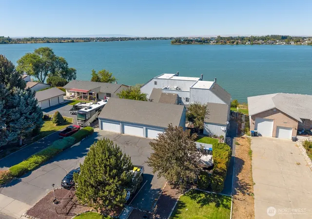 Photo 4 of Condo for sale at 2512 W Marina Dr #6, Moses Lake, WA 98837 | MLS# NWM2584929 | Listing updated on 2026-09-23