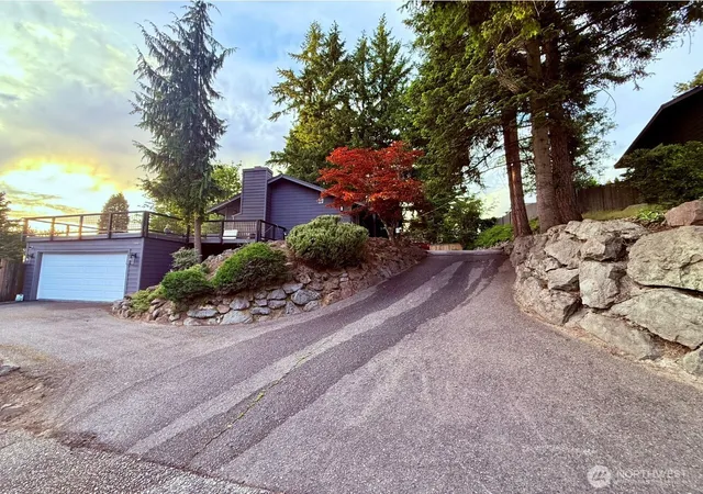 Photo 2 of Single family home for sale at 2000 Ne 27th Street, Renton, WA 98056 | MLS# NWM2584936 | Listing updated on 2026-09-19