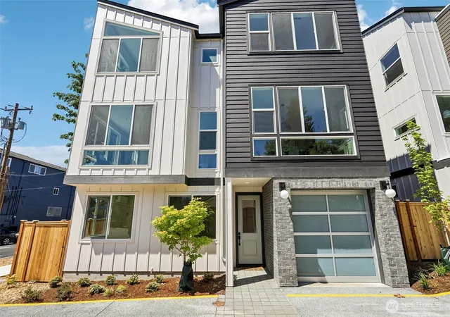 Photo 1 of Single family home for sale at 1516 Northeast 147th St, Shoreline, WA 98155 | MLS# NWM2584940 | Listing updated on 2026-09-29