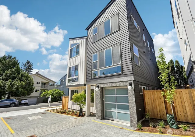 Photo 3 of Single family home for sale at 1516 Northeast 147th St, Shoreline, WA 98155 | MLS# NWM2584940 | Listing updated on 2026-09-29