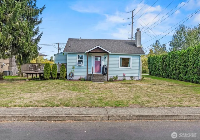 Photo 2 of Single family home for sale at 202 Cowlitz Dr, Kelso, WA 98626 | MLS# NWM2584953 | Listing updated on 2026-09-25