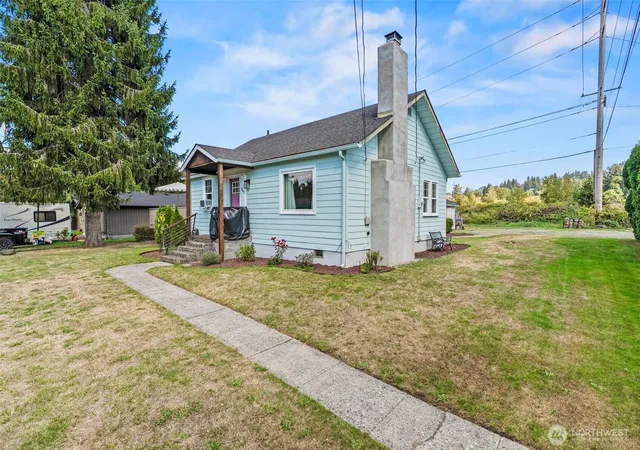 Photo 3 of Single family home for sale at 202 Cowlitz Dr, Kelso, WA 98626 | MLS# NWM2584953 | Listing updated on 2026-09-25