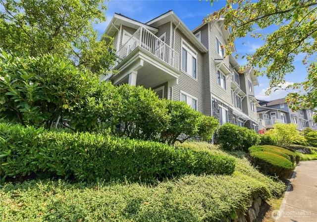 Townhouse for sale at 1601 NE Katsura St #101, Issaquah, WA 98029 | MLS# NWM2584957