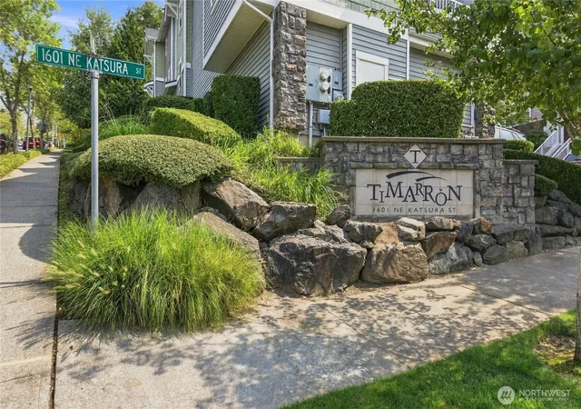 Photo 2 of Townhouse for sale at 1601 Ne Katsura St #101, Issaquah, WA 98029 | MLS# NWM2584957 | Listing updated on 2026-09-22