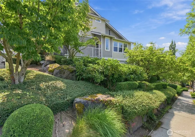 Photo 3 of Townhouse for sale at 1601 Ne Katsura St #101, Issaquah, WA 98029 | MLS# NWM2584957 | Listing updated on 2026-09-22