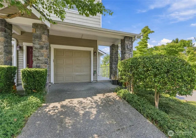 Photo 3 of Townhouse for sale at 1601 NE Katsura St #101, Issaquah, WA 98029 | MLS# NWM2584957 | Listing updated on 2026-09-22