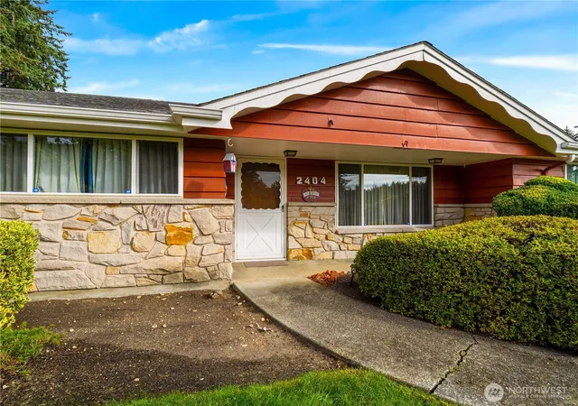 Photo 3 of Single family home for sale at 2404 S 360th Street, Federal Way, WA 98003 | MLS# NWM2584963 | Listing updated on 2026-10-01