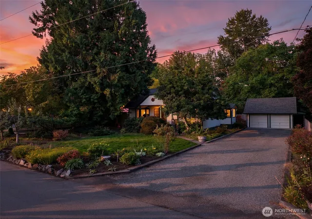 Photo 2 of Sale Pending at 811 Euclid Way, Centralia, WA 98531 | MLS# NWM2584966 | Listing updated on 2026-09-23