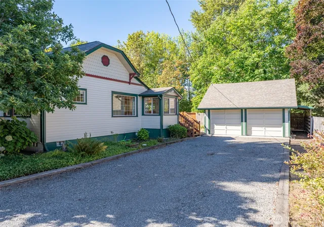 Photo 3 of Sale Pending at 811 Euclid Way, Centralia, WA 98531 | MLS# NWM2584966 | Listing updated on 2026-09-23