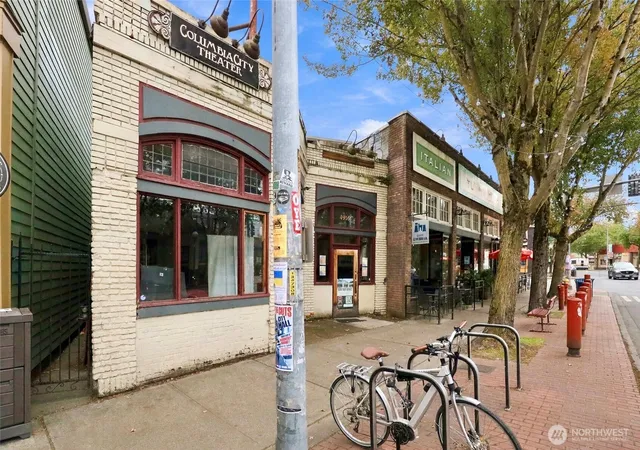 Photo 4 of Townhouse for sale at 3833 S Angeline St, Seattle, WA 98118 | MLS# NWM2584970 | Listing updated on 2026-10-02