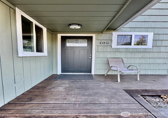 Photo 4 of Single family home for sale at 406 117th Street S, Tacoma, WA 98444 | MLS# NWM2584990 | Listing updated on 2026-09-21