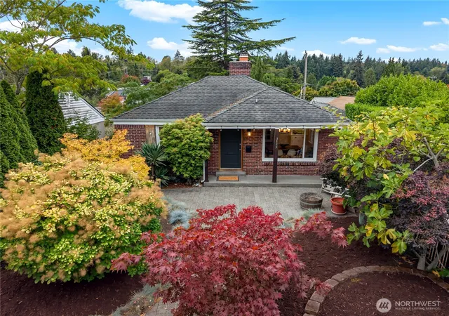 Photo 1 of Single family home for sale at 3825 33rd Avenue W, Seattle, WA 98199 | MLS# NWM2584991 | Listing updated on 2026-10-01