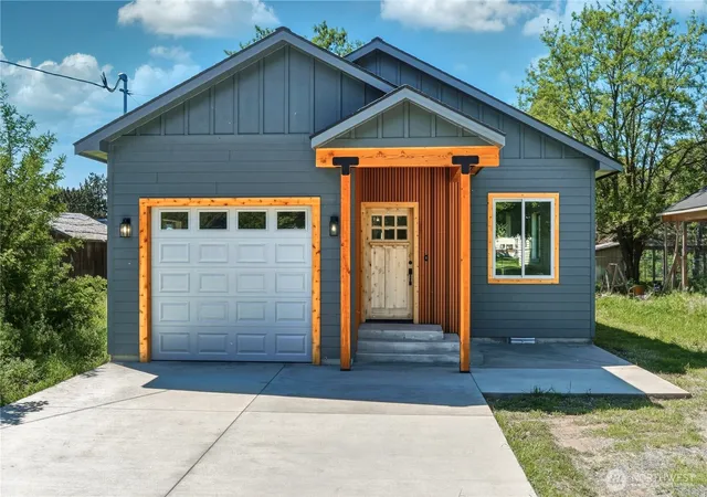 Photo 1 of Single family home for sale at 124 Murphy St, Waitsburg, WA 99361 | MLS# NWM2585013 | Listing updated on 2026-09-21