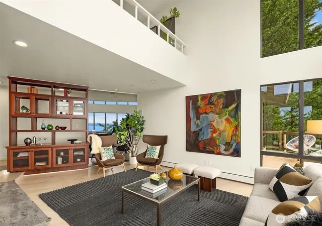 Photo 4 of Sale Pending at 2583 Magnolia Blvd W, Seattle, WA 98199 | MLS# NWM2585014 | Listing updated on 2026-09-22