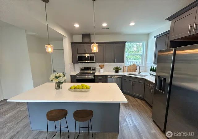 Photo 3 of Single family home for sale at 2708 Alderbrook Ct N, Puyallup, WA 98374 | MLS# NWM2585023 | Listing updated on 2026-09-28
