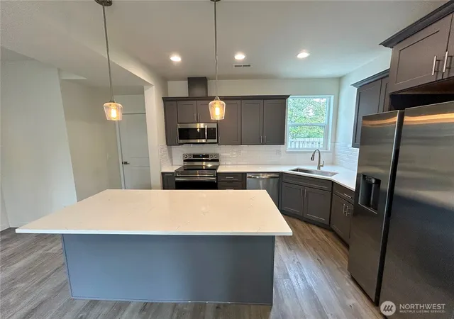 Photo 4 of Single family home for sale at 2708 Alderbrook Ct N, Puyallup, WA 98374 | MLS# NWM2585023 | Listing updated on 2026-09-28