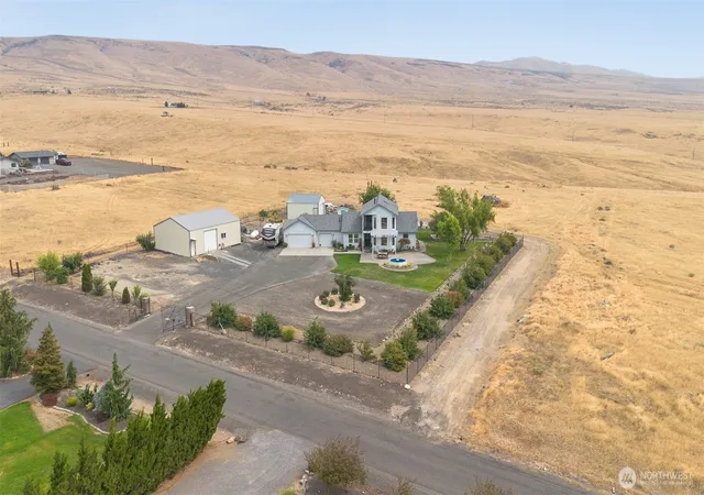 Photo 3 of Single family home for sale at 511 Saint Hilaire Rd, Yakima, WA 98901 | MLS# NWM2585034 | Listing updated on 2026-09-30