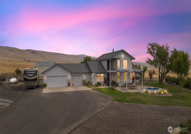 Photo 4 of Single family home for sale at 511 Saint Hilaire Rd, Yakima, WA 98901 | MLS# NWM2585034 | Listing updated on 2026-09-30