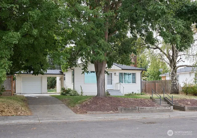 Photo 1 of Single family home for sale at 2340 Rainier St, Walla Walla, WA 99362 | MLS# NWM2585045 | Listing updated on 2026-09-21