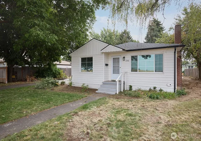 Photo 2 of Single family home for sale at 2340 Rainier St, Walla Walla, WA 99362 | MLS# NWM2585045 | Listing updated on 2026-09-21